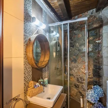 Dandy Palios Agios Athanasios - Attic - Fireplace - Village Square Παλαιός Άγιος Αθανάσιος