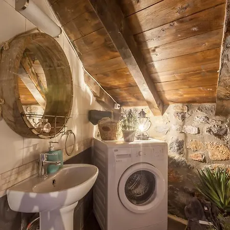 Dandy Palios Agios Athanasios - Attic - Fireplace - Village Square Σαλέ *