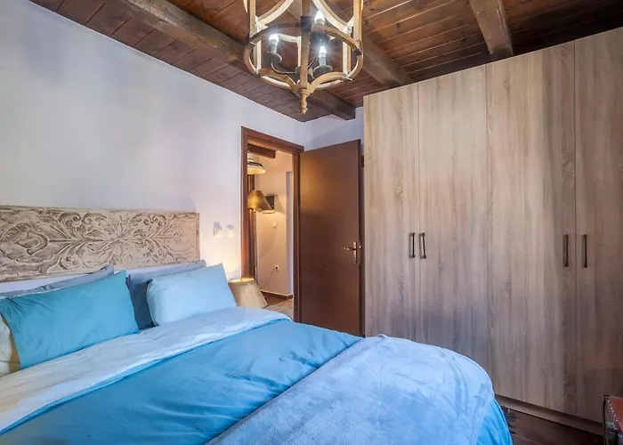 Dandy Palios Agios Athanasios - Attic - Fireplace - Village Square Alpesi faház *