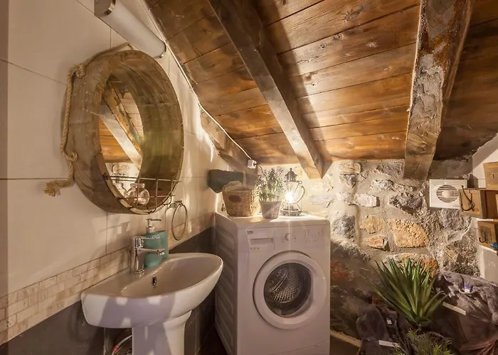 Dandy Palios Agios Athanasios - Attic - Fireplace - Village Square Alpesi faház *